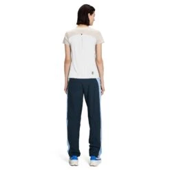 On | Women's Performance-T - Pearl -Cheap Sports Store 202.01022 W On Performance T backfullbody