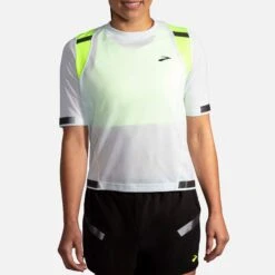 Brooks | Women's Carbonite Short Sleeve -Cheap Sports Store 221495052 F brooks carboniteshortsleeve modelfront2
