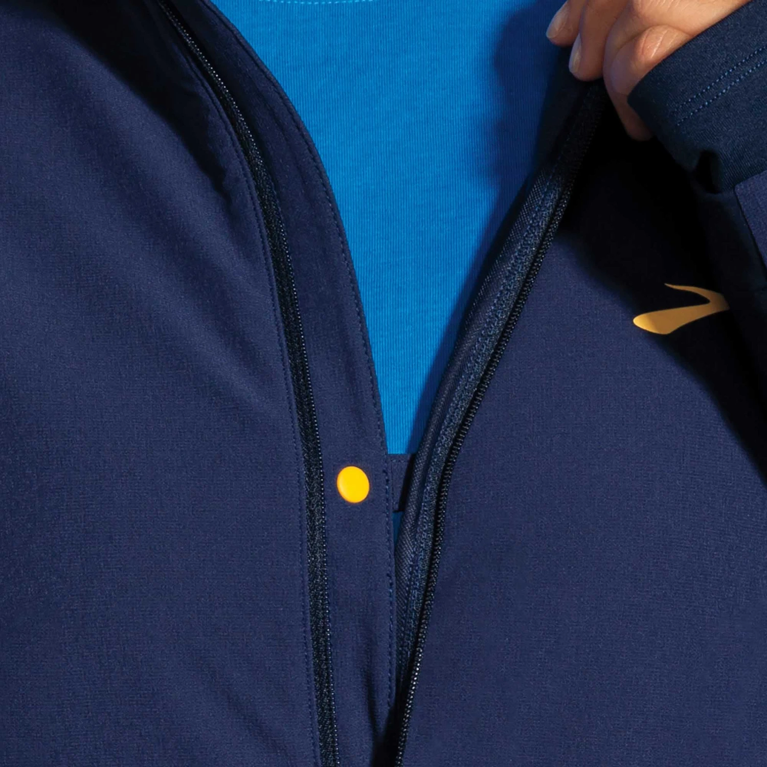 Brooks | Women's Fusion Hybrid Jacket 8 Brooks | Women's Fusion Hybrid Jacket - Image 6