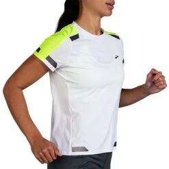 Brooks | Women's Run Visible Short Sleeve -Cheap Sports Store 221562135 W Brooks RunVisibleShortSleeve front