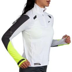 Brooks | Women's Run Visible 1/2 Zip -Cheap Sports Store 221564134 W Brooks RunVisible12Zip frontonbody