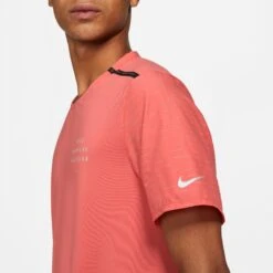 Nike | Men's Dri-Fit Run Division NV Rise 365 SS 14 Nike | Men's Dri-Fit Run Division NV Rise 365 SS -Cheap Sports Store DD4851814 M nike dfrdnvrise365ss modelside