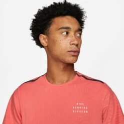 Nike | Men's Dri-Fit Run Division NV Rise 365 SS 13 Nike | Men's Dri-Fit Run Division NV Rise 365 SS -Cheap Sports Store DD4851814 M nike dfrdnvrise365ss modelupper