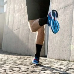 True Motion | Men's U-Tech Aion Running Shoes -Cheap Sports Store TMM01021D01 M Truemotion Aion LifestyleShot3