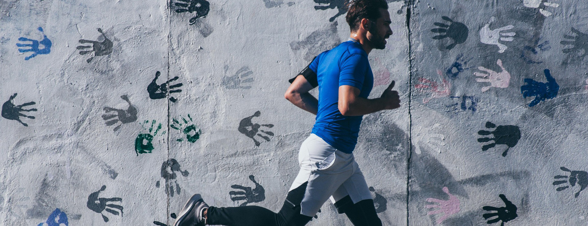 Front Page -Cheap Sports Store man 8293794 1920